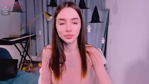 Snapshot of kim_lyn chatting on 19, 10, 2025 KIM online show from 19, 10, 2025