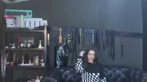  KIMBERLY SWAN  online show from 17, 12, 2025