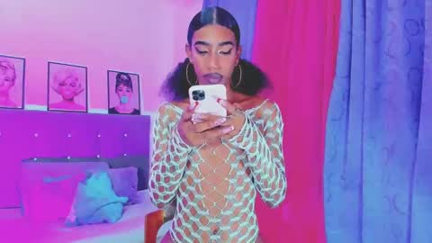 Your Queen KIM online show from 2, 2, 2025