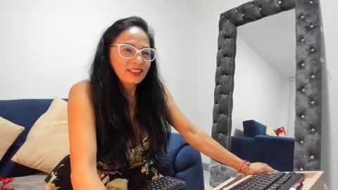 Snapshot of kimberlybirdhot chatting on 3, 5, 2026 Kimberly online show from 3, 5, 2026