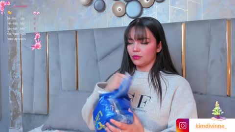 Snapshot of kimdevinne chatting on 22, 12, 2024 KIM online show from 22, 12, 2024