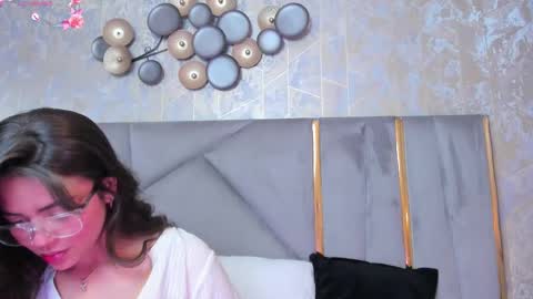 Snapshot of kimdevinne chatting on 1, 3, 2025 KIM online show from 1, 3, 2025