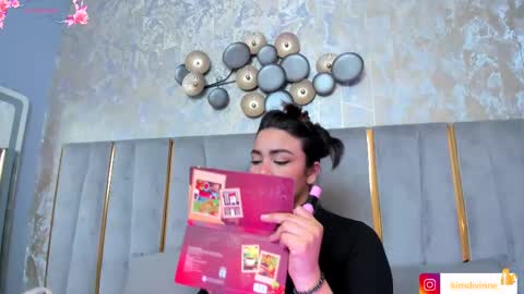 Snapshot of kimdevinne chatting on 10, 9, 2025 KIM online show from 10, 9, 2025