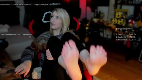 Wolfs Girl online show from 24, 9, 2025