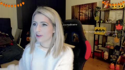 Wolfs Girl online show from 21, 11, 2025