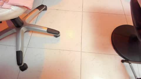 kimmberly_saenz_ online show from 23, 4, 2026