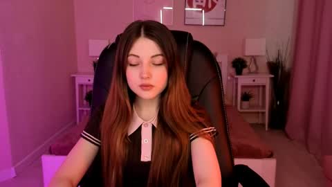 Snapshot of kimmie_shine chatting on 3, 5, 2026 Your Kimmie follow me online show from 3, 5, 2026