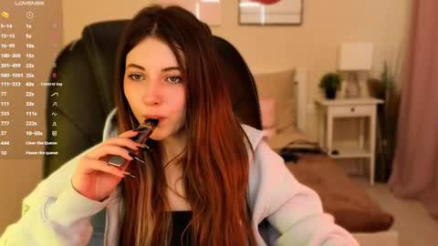 Snapshot of kimmie_shine chatting on 27, 5, 2026 Your Kimmie follow me online show from 27, 5, 2026