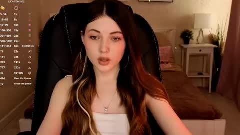 Snapshot of kimmie_shine chatting on 23, 6, 2026 Your Kimmie follow me online show from 23, 6, 2026