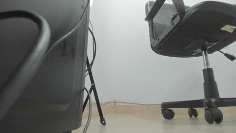 Snapshot of kimthompsonn chatting on 18, 12, 2024 Kim Thompson online show from 18, 12, 2024