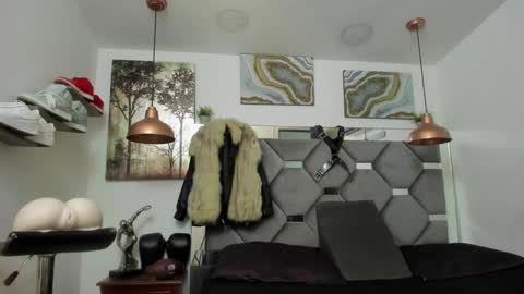 HOT MEN BLACK online show from 25, 1, 2025