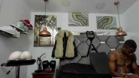 HOT MEN BLACK online show from 27, 1, 2025