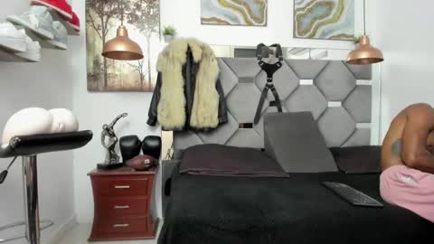 HOT MEN BLACK online show from 30, 1, 2025