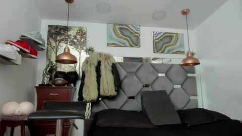 HOT MEN BLACK online show from 3, 2, 2025