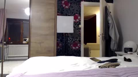 sexysexyhotwetpinkredpussy online show from 18, 12, 2025