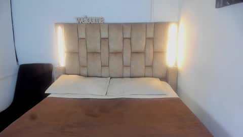 Snapshot of kinky__couplee chatting on 8, 3, 2026 kinky__couplee online show from 8, 3, 2026