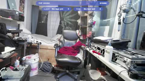 Snapshot of kinkybiguy14 chatting on 5, 12, 2025 Kinky Cassie online show from 5, 12, 2025