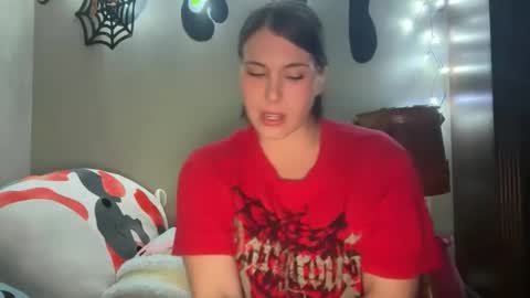 Snapshot of kinkycreative chatting on 13, 11, 2025 kinkycreative online show from 13, 11, 2025
