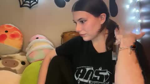 Snapshot of kinkycreative chatting on 24, 11, 2025 kinkycreative online show from 24, 11, 2025