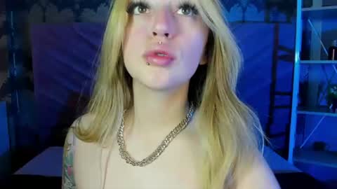 Snapshot of kinkydoll_ chatting on 10, 7, 2026 Sara online show from 10, 7, 2026