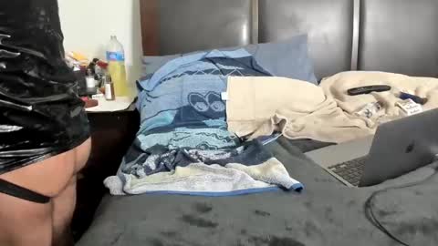 Snapshot of kinkyguy323232 chatting on 1, 1, 2025 Kinkyguy323232 online show from 1, 1, 2025