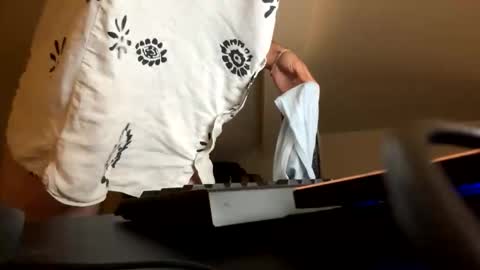 kinkyguy9883 online show from 21, 10, 2025