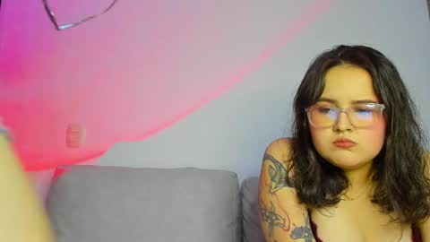 Snapshot of kinkyqueenscb chatting on 18, 5, 2026 natasha and amber online show from 18, 5, 2026