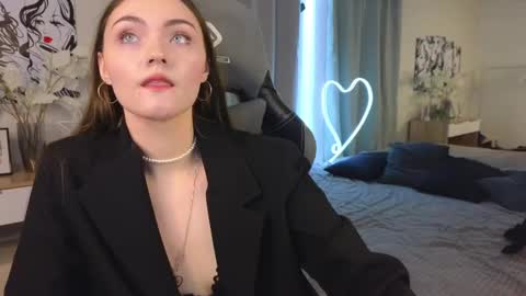 Snapshot of kira_jin chatting on 4, 3, 2025 kira_jin online show from 4, 3, 2025