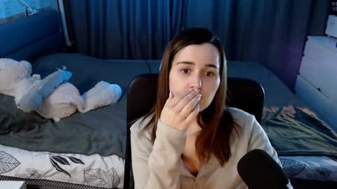 Snapshot of kira_yammy chatting on 12, 12, 2024 Kira follow me online show from 12, 12, 2024