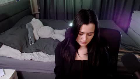 Snapshot of kira_yammy chatting on 28, 12, 2024 Kira follow me online show from 28, 12, 2024