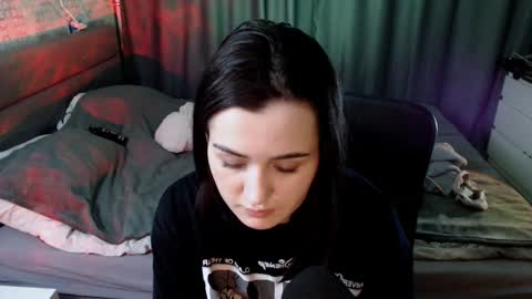 Snapshot of kira_yammy chatting on 1, 1, 2025 Kira follow me online show from 1, 1, 2025