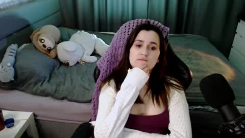 Snapshot of kira_yammy chatting on 2, 3, 2025 Kira follow me online show from 2, 3, 2025