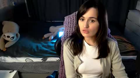 Snapshot of kira_yammy chatting on 8, 11, 2025 Kira follow me online show from 8, 11, 2025