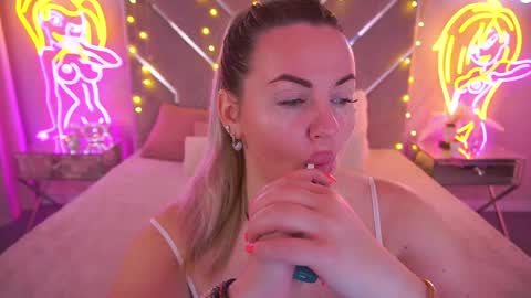 Snapshot of kiracandys chatting on 10, 5, 2026 Kira online show from 10, 5, 2026