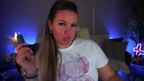 Snapshot of kiracandys chatting on 8, 6, 2026 Kira online show from 8, 6, 2026