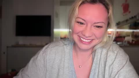 KiraDivine online show from 22, 2, 2025