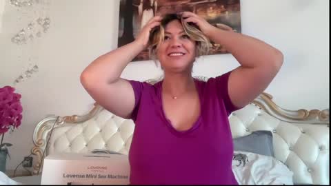 KiraDivine online show from 22, 10, 2025