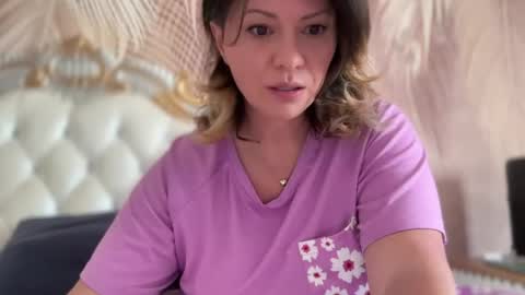 KiraDivine online show from 24, 4, 2026