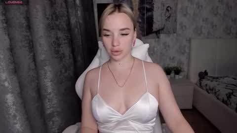 kirakrox online show from 12, 10, 2025