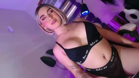 Its your girl KIRA online show from 10, 9, 2025