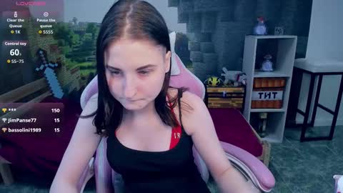 Snapshot of kiraparker chatting on 8, 3, 2026 KiraParker online show from 8, 3, 2026