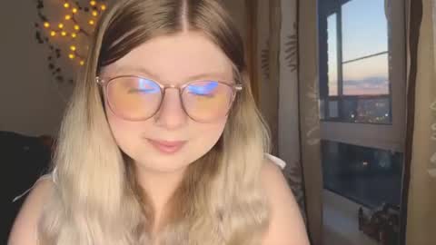 KiraYume online show from 17, 6, 2026