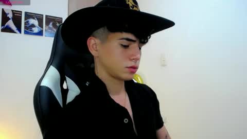 kiss_whitee online show from 23, 9, 2025