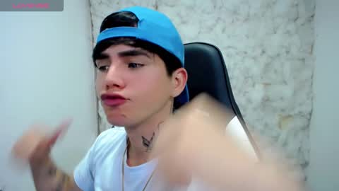 kiss_whitee online show from 21, 12, 2025