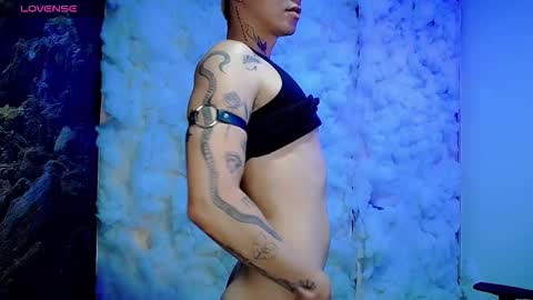 kiss_whitee online show from 4, 2, 2026