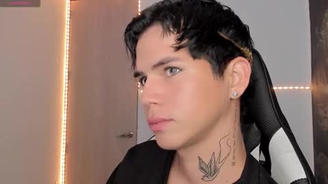 kiss_whitee online show from 13, 3, 2026