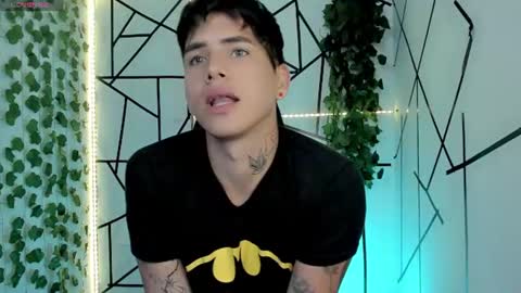kiss_whitee online show from 5, 8, 2026