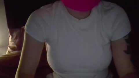 kissandtell1357 online show from 14, 11, 2025