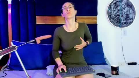 Kissing Company online show from 23, 4, 2026