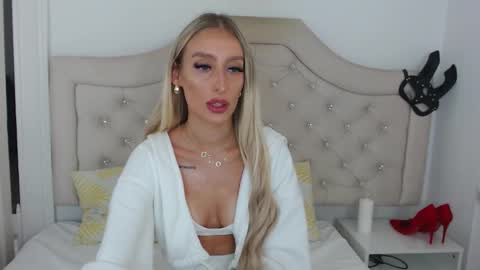 Snapshot of kissnatalie chatting on 15, 9, 2025 Natalie online show from 15, 9, 2025